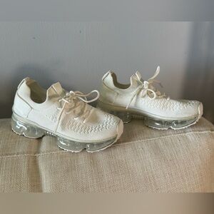 Link Classic White Canvas Shoes